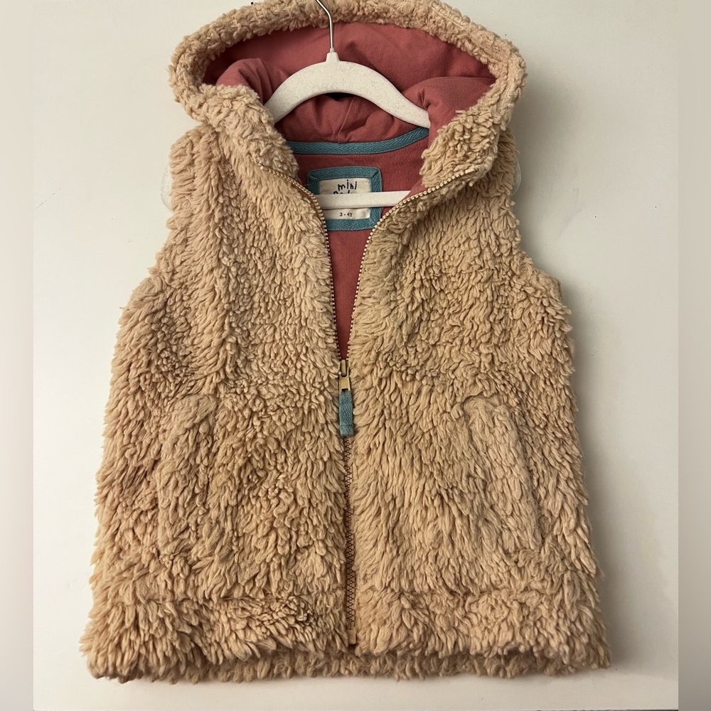 Mini Boden girls tan fuzzy faux fur hooded full zip vest cozy warm soft 3-4